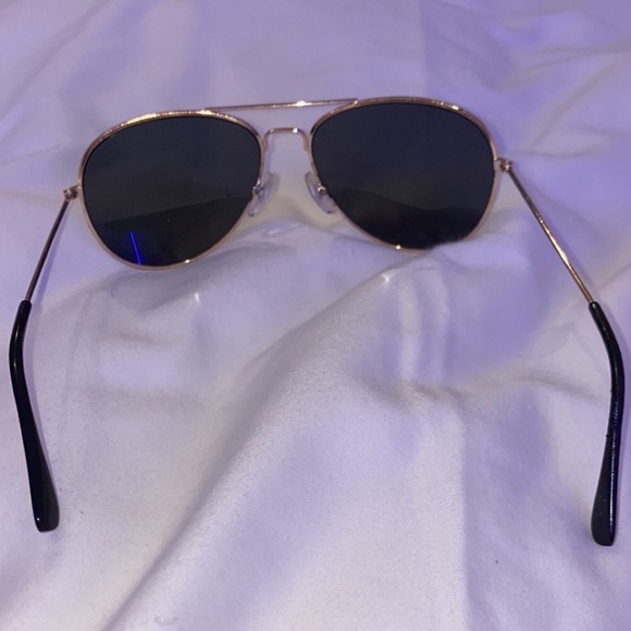 Women’s Sunglasses - Picture 3 of 3